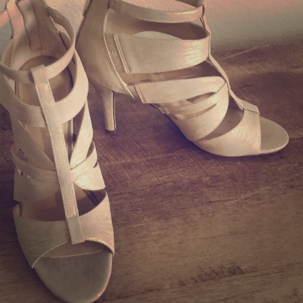 Gold tone heels size 7 1/2